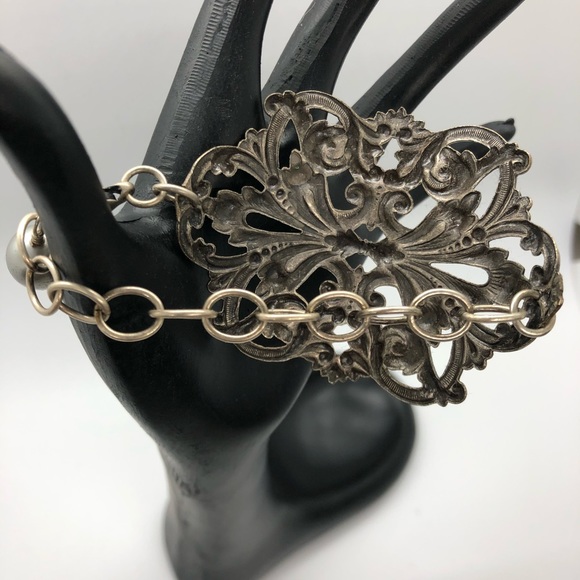 Vintage style intricate design bracelets - Picture 3 of 4